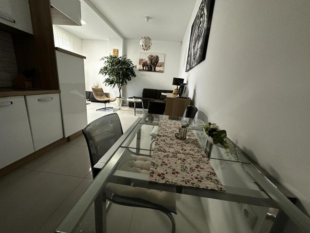 Apartman Lodenica Πιεστάνυ Εξωτερικό φωτογραφία
