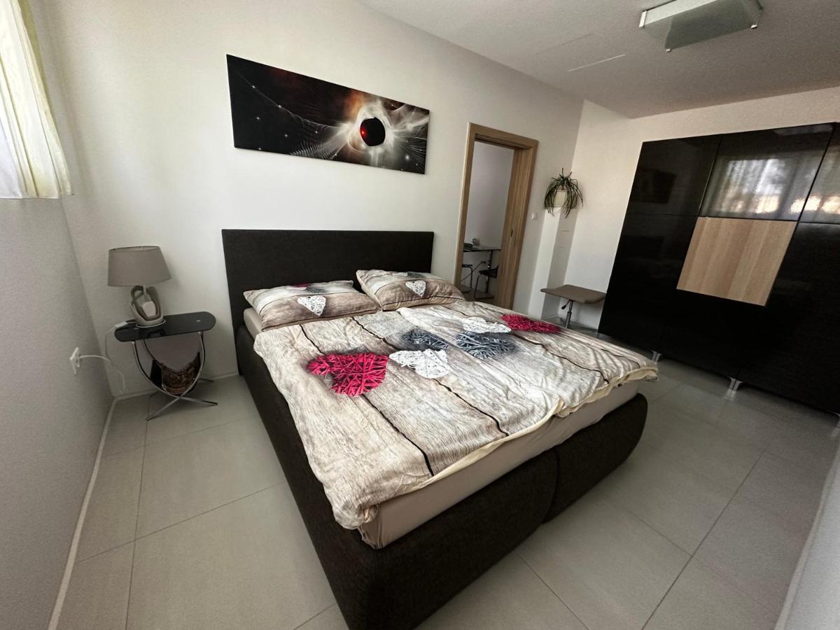 Apartman Lodenica Πιεστάνυ Εξωτερικό φωτογραφία